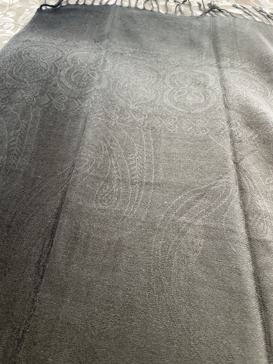 Foulard & Sciarpe: Schal / Tuch / Grau – Usato da Rümlang venduto da SchumBru10 1