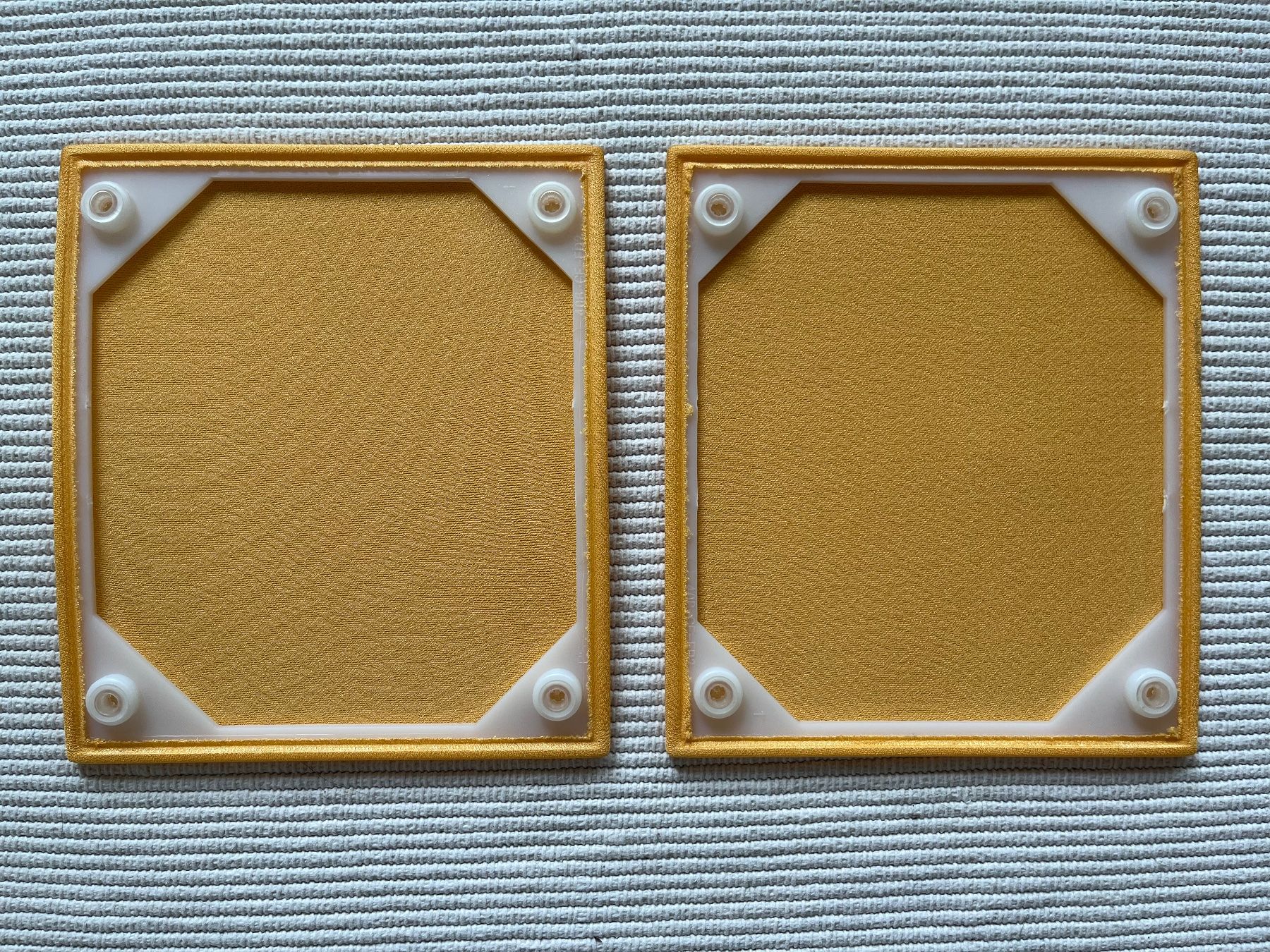 Casse acustiche: 2 gelbe Lautsprecher Cover – Nuovo (secondo la descrizione) da Zürich venduto da Gurkis 1