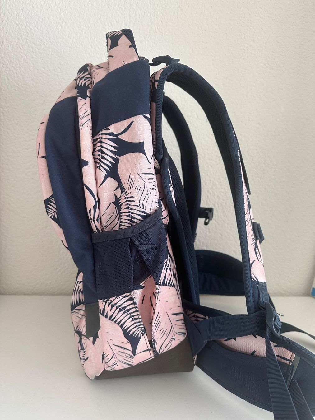 Satch Borse & Zaini: Satch Schulrucksack - Botanic Blush - 24 lt – Usato da Lyss venduto da Goandta 1
