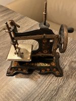 Antike Kinder-Nähmaschine