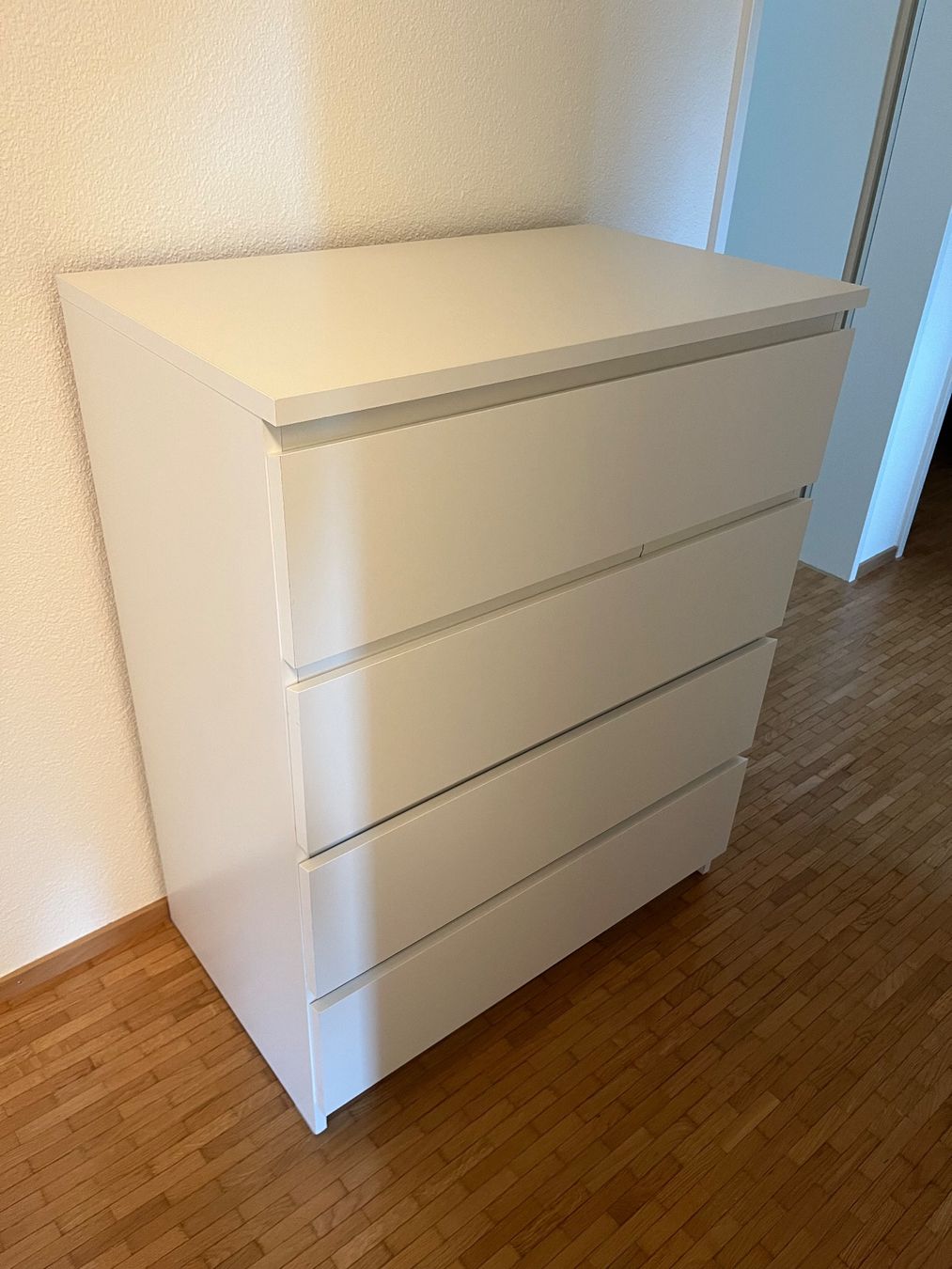 Ikea Commodes: IKEA MALM Kommode weiss, 4 Schubladen – D'occasion à Jona par lau_k95h