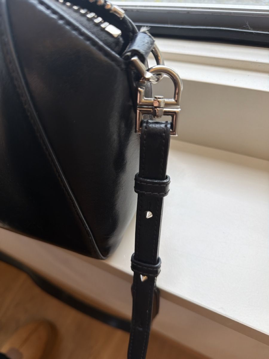 Givenchy Borse da donna: Givenchy Antigona Handbag Medium Black – Usato da Hausen AG venduto da nik_9sg2 5