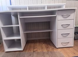Schreibtisch weiss mit Stauraum und Tastaturauszug
