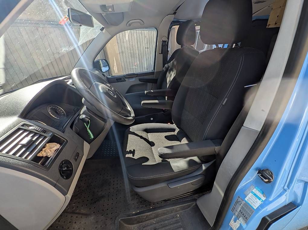 Alle Autoersatzteile: Fahrer- und Beifahrersitzplatz VW T5 Multivan – Gebraucht aus Bern von BeteranoMarket