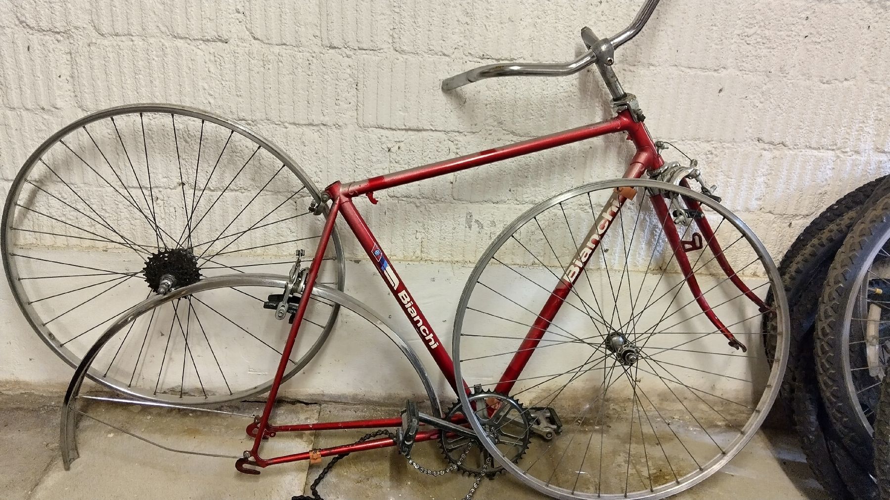 Pièces détachées: Fahrrad Teile + Bianchi Rahmen – D'occasion à Zürich par GuillaumeLux 1