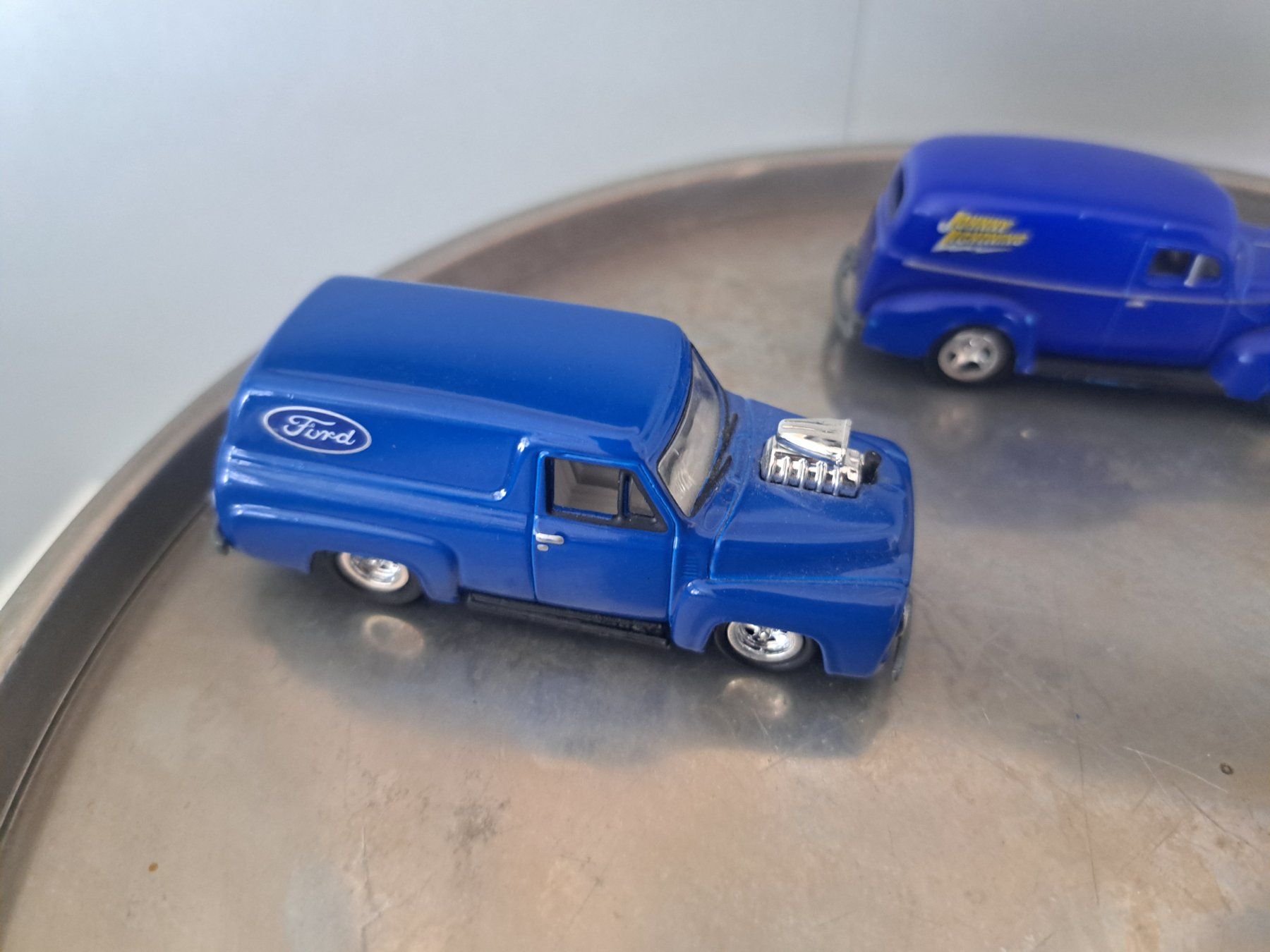 Johnny Lightning Modellini d'auto: 4x Johnny Lightning Panel Cars Neu – Nuovo (secondo la descrizione) da Emmenbrücke venduto da bikesandmore75 2