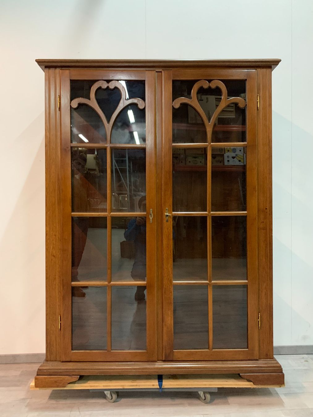 Vitrinen: Holzvitrine – Neu (gemäss Beschreibung) aus Zürich von ZuercherBrockenhaus