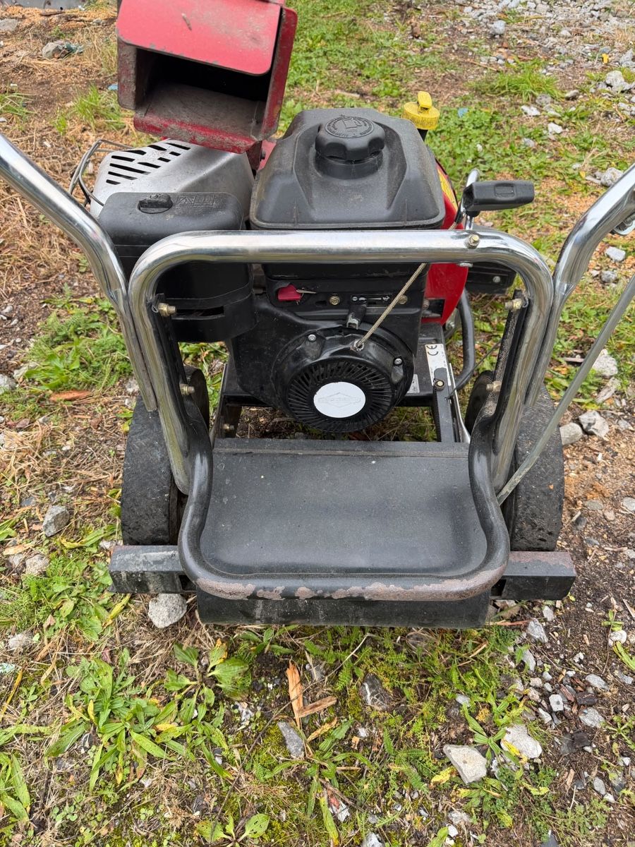 Toro Tutte le macchine: Laubsauger Toro – Difettoso da Uttigen venduto da Safety123 3