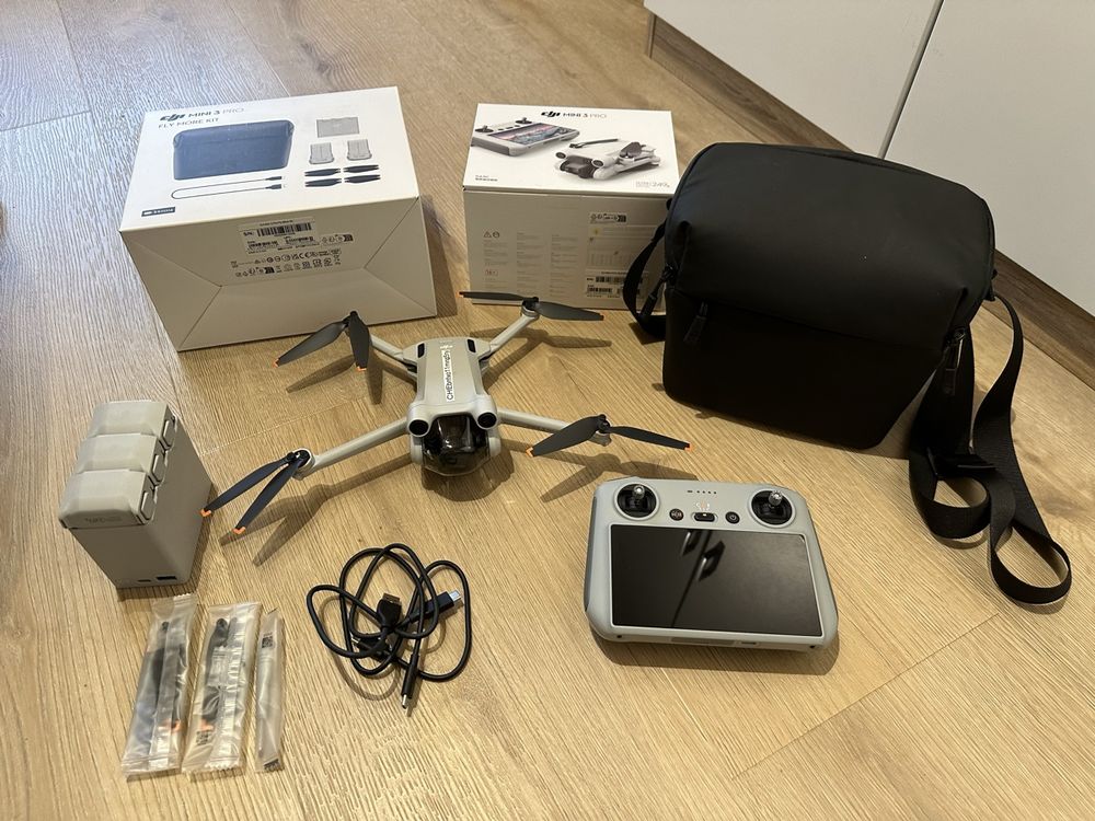DJI Mini 3 Pro mit RC Controller + Fly More Kit (Neu (gemäss ...