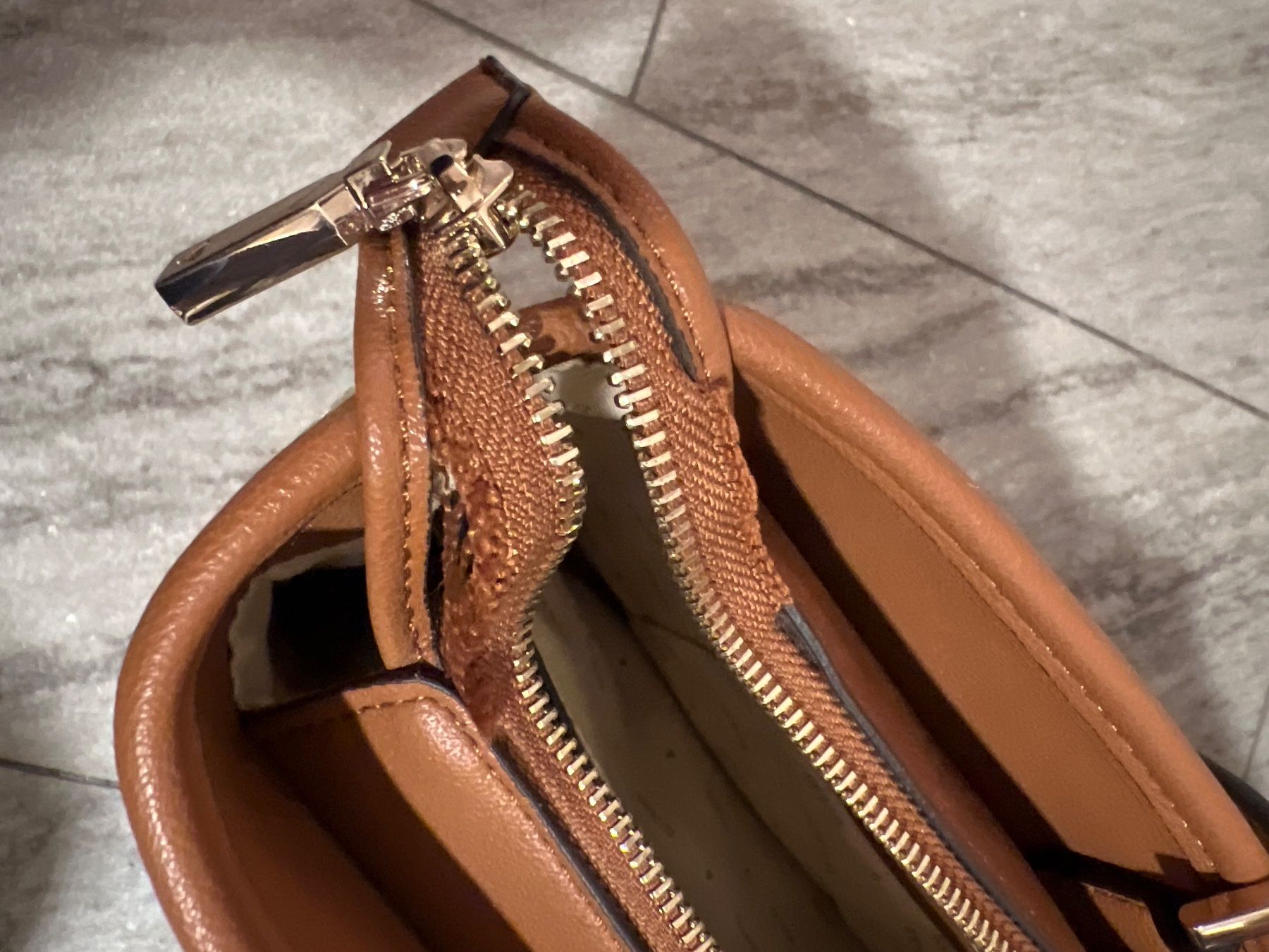 Guess Taschen für Damen: Handtasche Guess – Neu (gemäss Beschreibung) aus Zürich von bar_895c 4