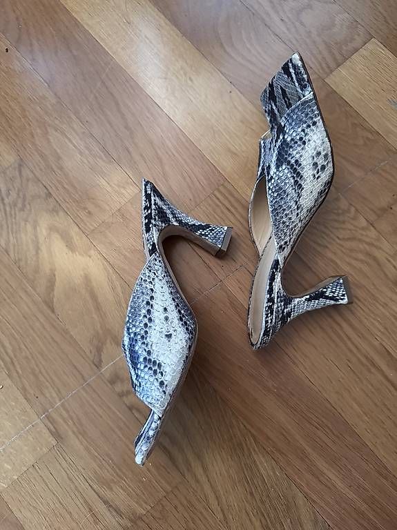 Scarpe da donna: Leder-Sandaletten A.W.A.K.E. – Usato da Glattbrugg venduto da Blogger73