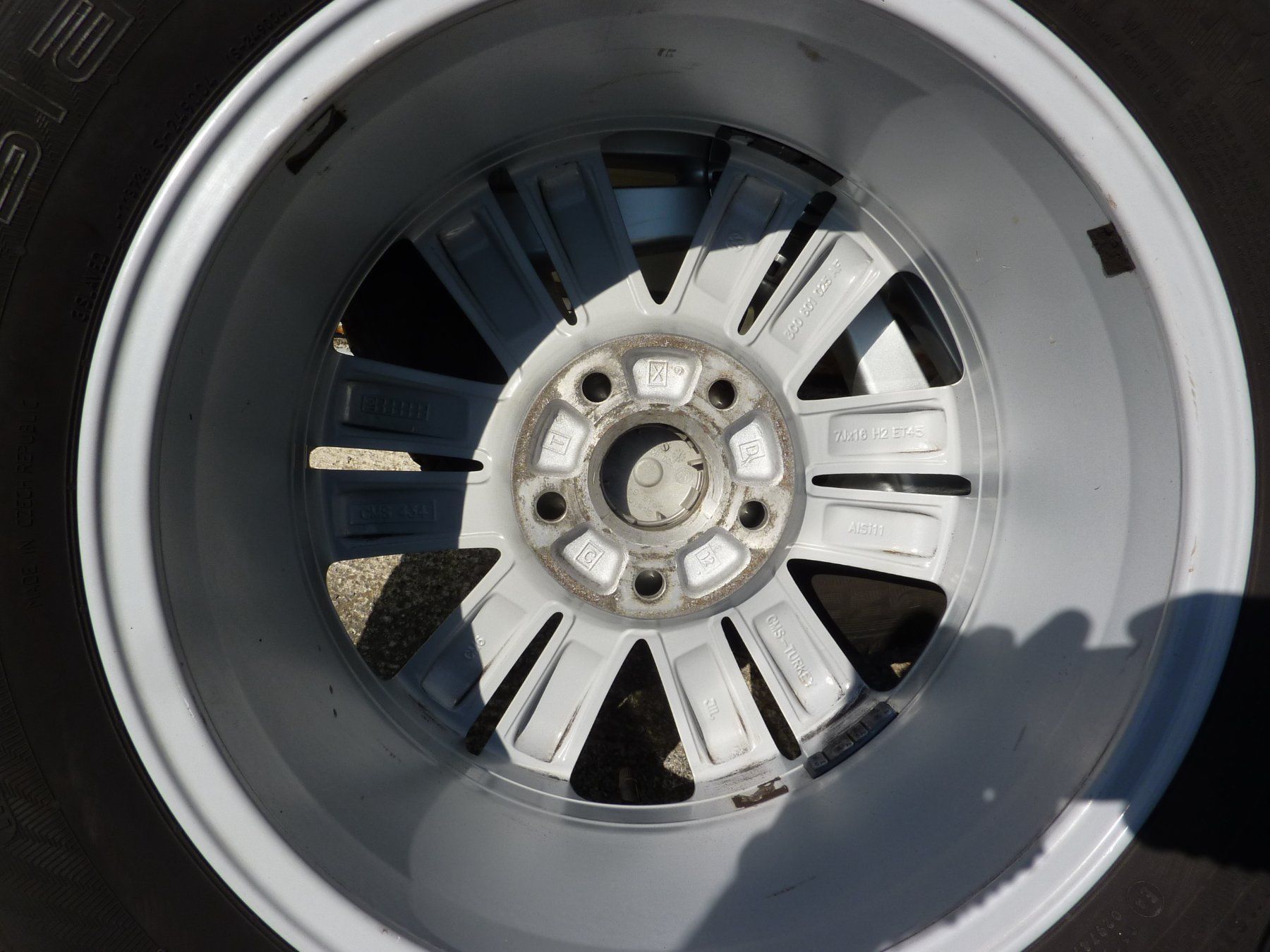 Volkswagen Pneus & Roues: Original VW EOS Kompletrad 16Zoll – D'occasion à Niederscherli par Zahnd1 7