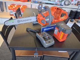 Husqvarna Motorsäge 435i Neu mit akku und Ladegerät !!!