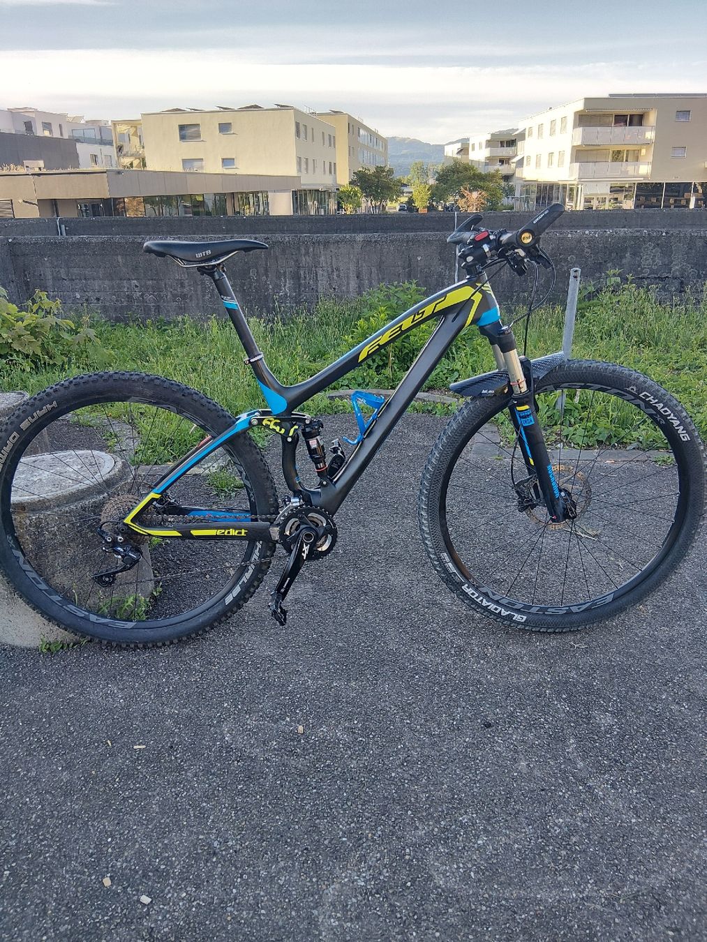 Biciclette: mountainbike fully carbon  – Usato da Galgenen venduto da bal_j5v8