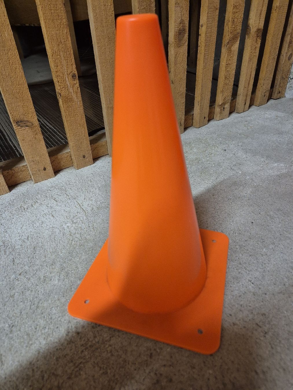 Giocattoli: Kunstoffkegel ....30 cm hoch – Usato da Olten venduto da Babbel139 1
