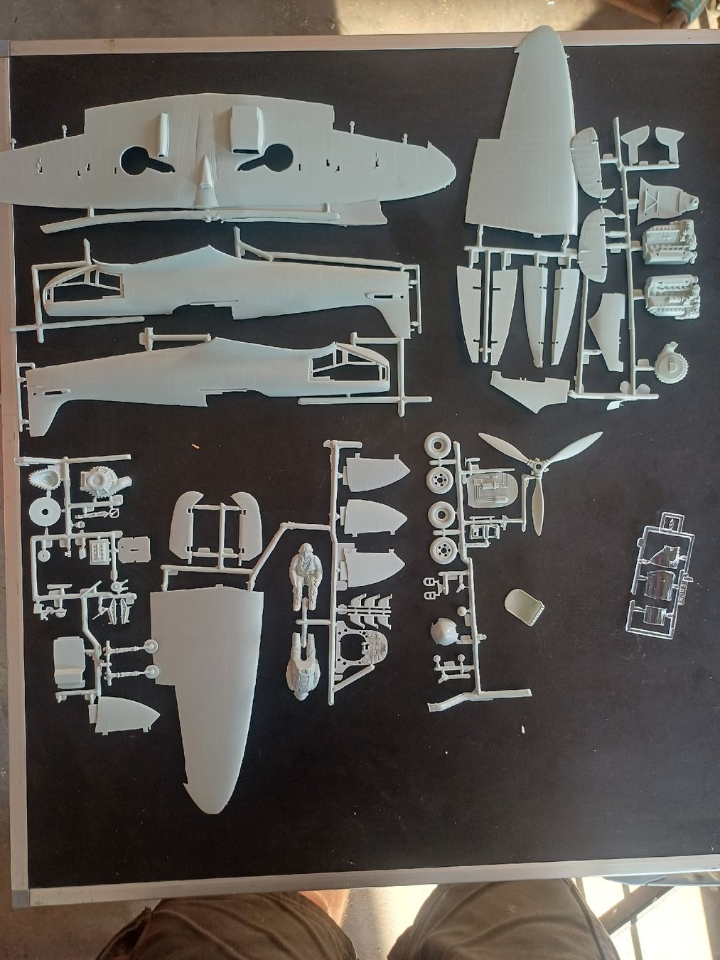Revell Kits de montage: Modellbausatz Supermarine Spitfire MK-1 – Défectueux à Wangenried par Recycler94 6