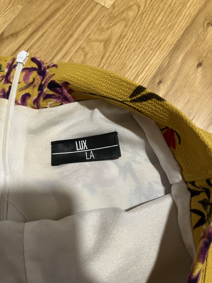 Pantaloni: Short jaune à fleurs – Usato da Le Locle venduto da Mayd_h 1