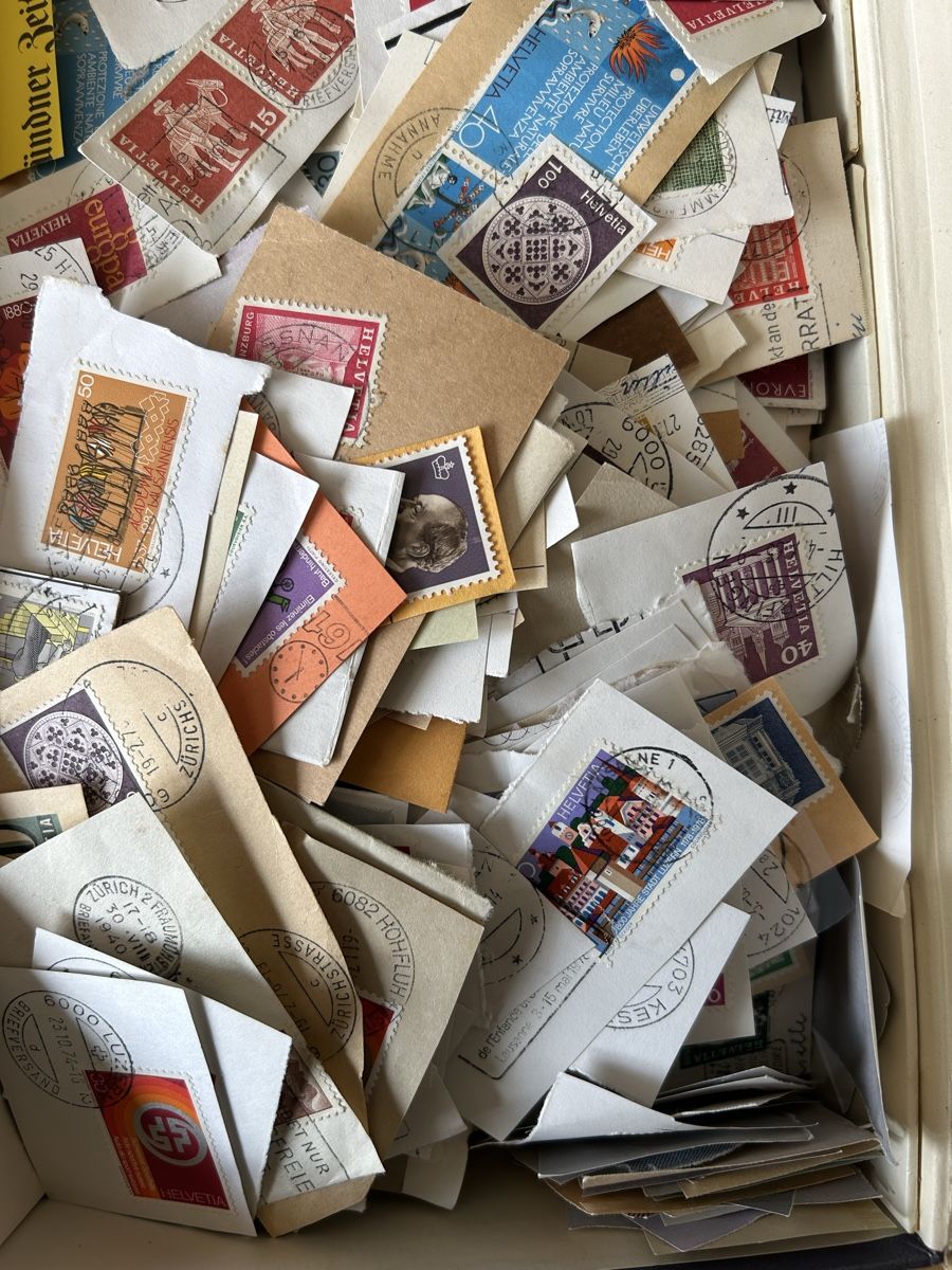 Alle Briefmarken: Briefmarken Sammlung Schweiz/Welt - Grosses Los! – Gebraucht aus Emmen von Carbru 2