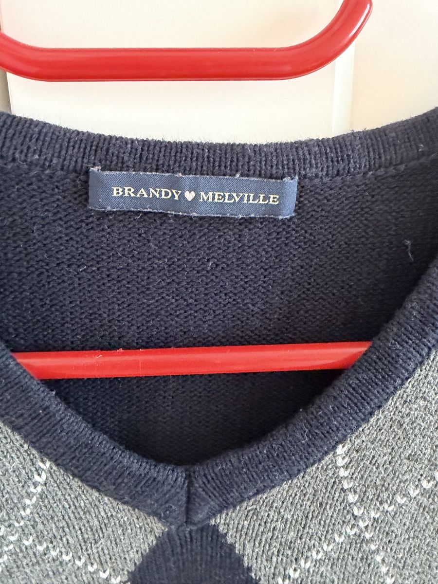Brandy Melville Top: Brandy Melville Cardigan – Nuovo (secondo la descrizione) da Wil SG venduto da fam_r6xv 2