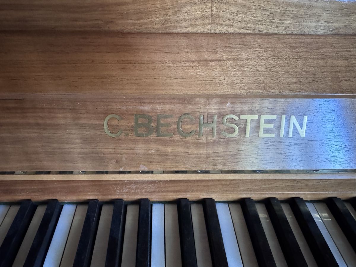 Strumenti musicali: Bechstein upright piano 1970s – Usato da Basel venduto da FlorinBasel 3