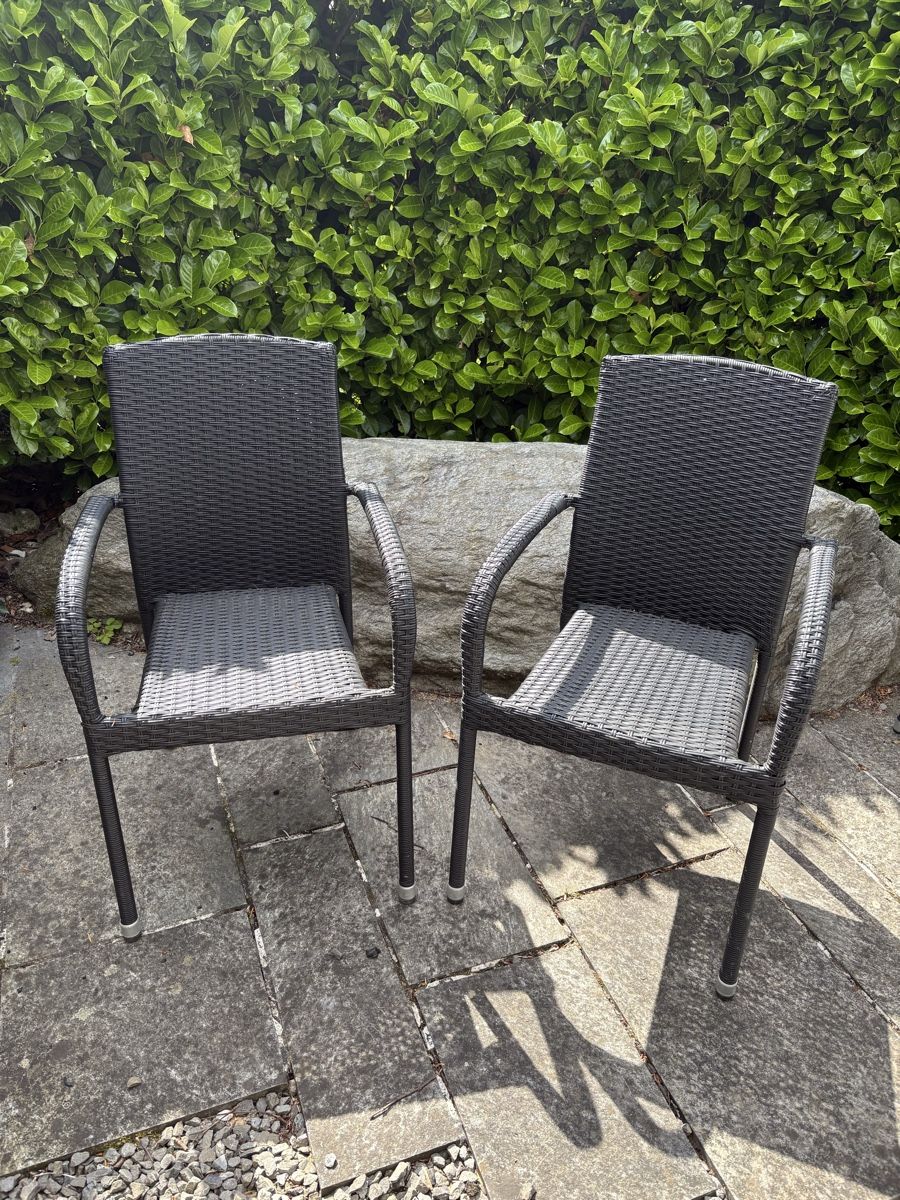 rattan balkonbank UDPATIO Gartenbank Wetterfest aus Polyrattan, Sitzbank Outdoor, Terrassenbank mit Rückenlehne & Armlehnen, Balkon Bank 320kg belastbar für Garten, Balkon, Terrasse, Grau Garten Extras:+ 3x Stabkerzenständer & (LED-) Stabkerzen