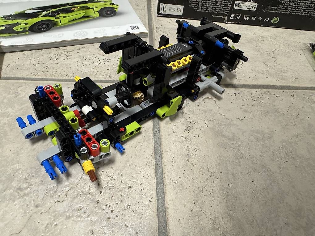 Lego Giocattoli: Lego Technic 42161 Lamborghini Huracan komplett – Usato da Adliswil venduto da KB43VER 1