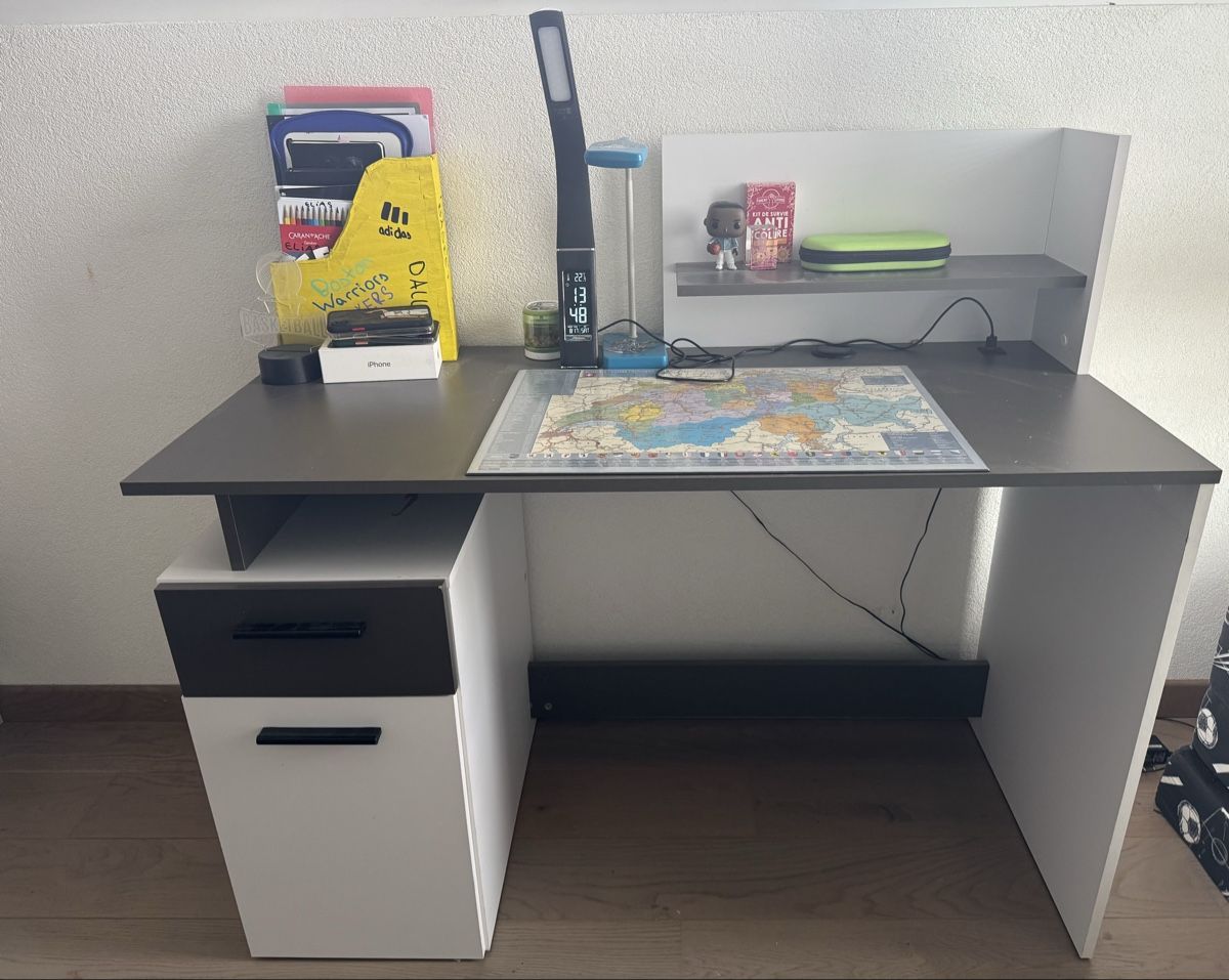 Schreibtische: Bureau pour enfant  – Gebraucht aus Corpataux von seniz 1