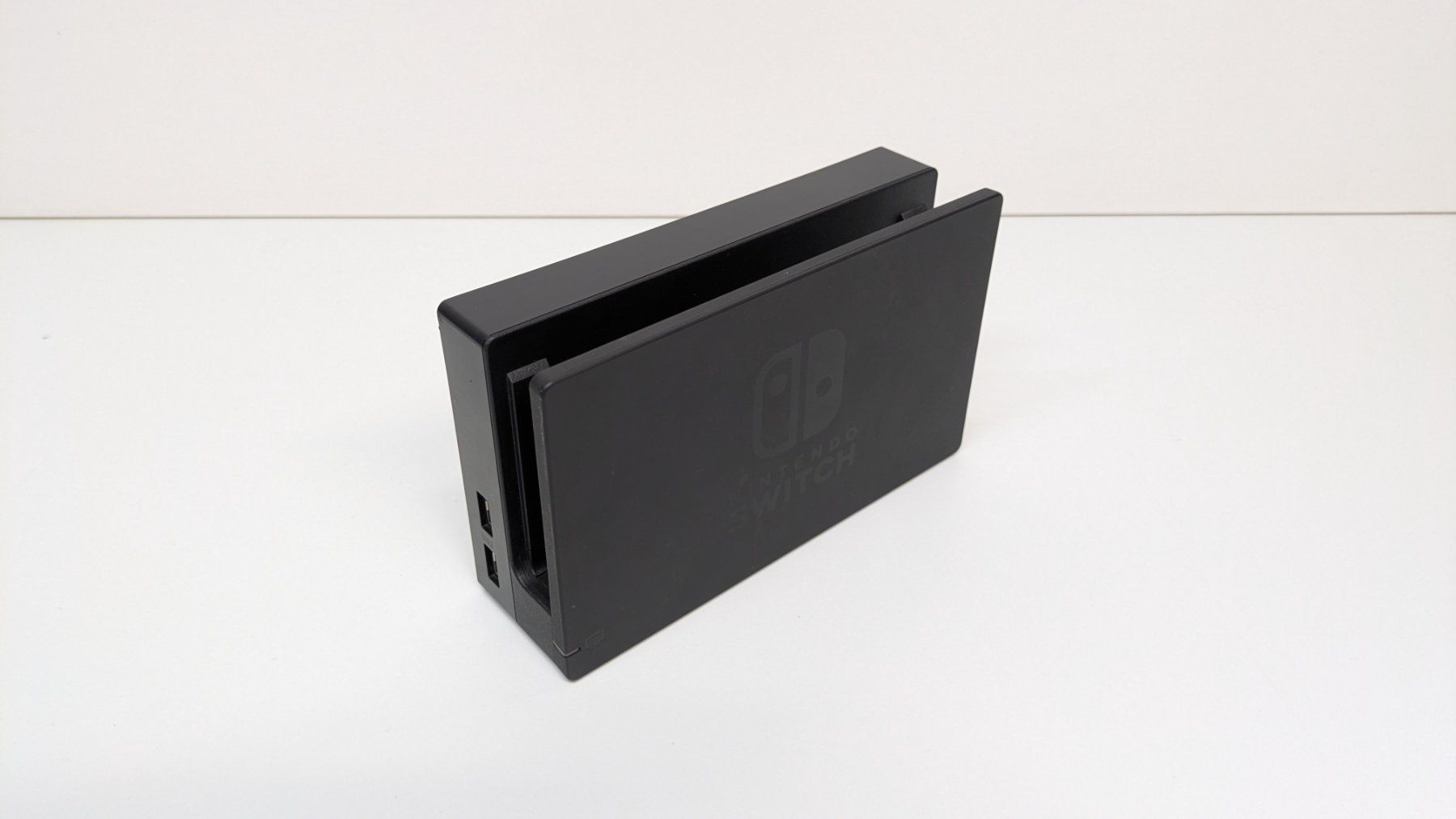 Nintendo Console: Nintendo Switch Dock / TV Dockingstation Original – Usato da Menziken venduto da mame18