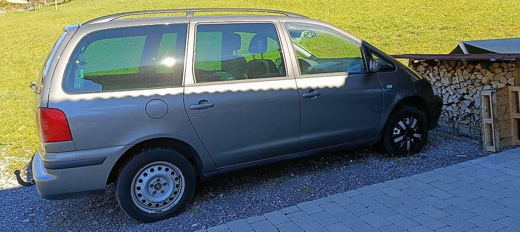 Autos: SEAT Alhambra 4 Motion mit AHK – Defekt aus Lenk im Simmental von Mannekji 1