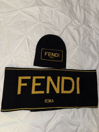 FENDI Set Schal und Mütze