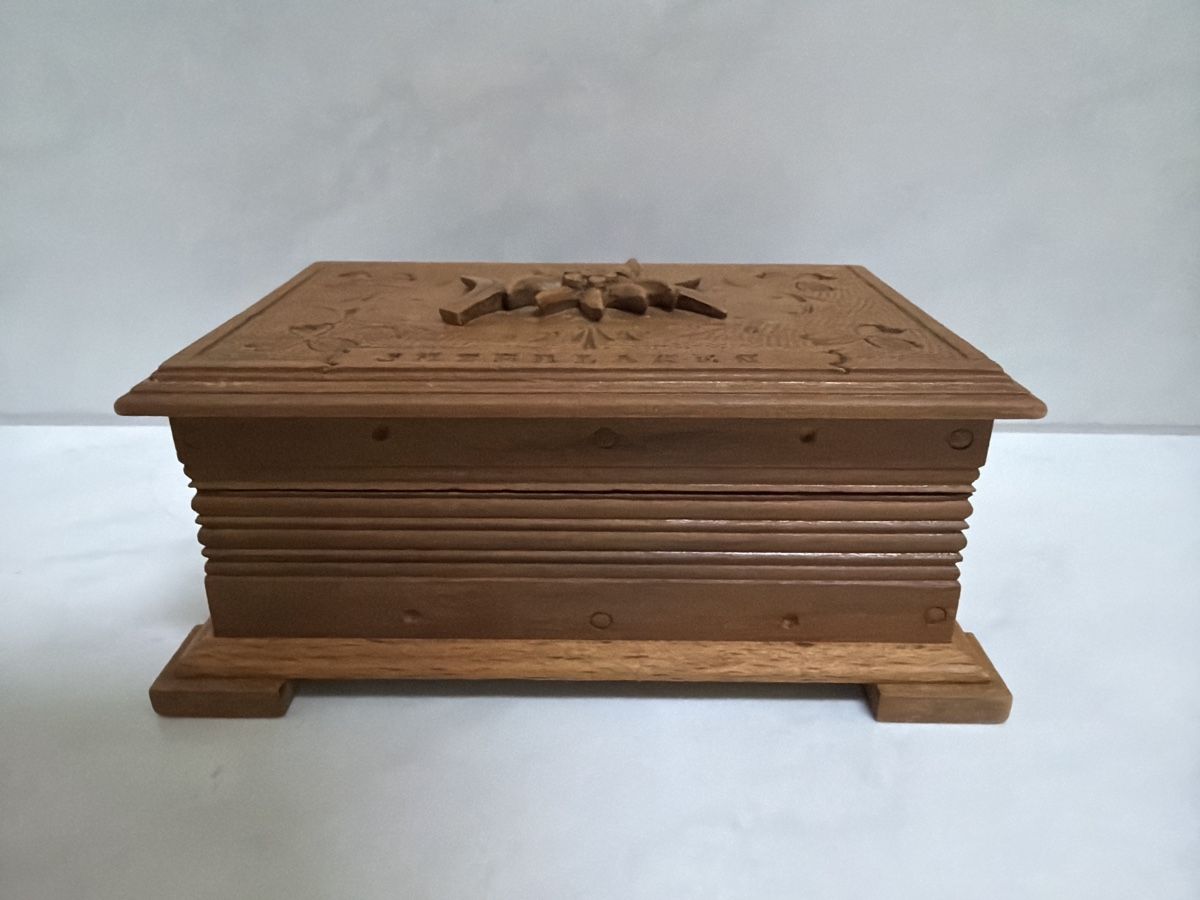 Truhen: Kleine Holzschatulle , Interlaken. – Gebraucht aus Biberist von Momo33 1