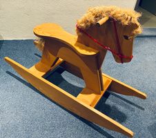 Holz-Schaukelpferd für Kinder