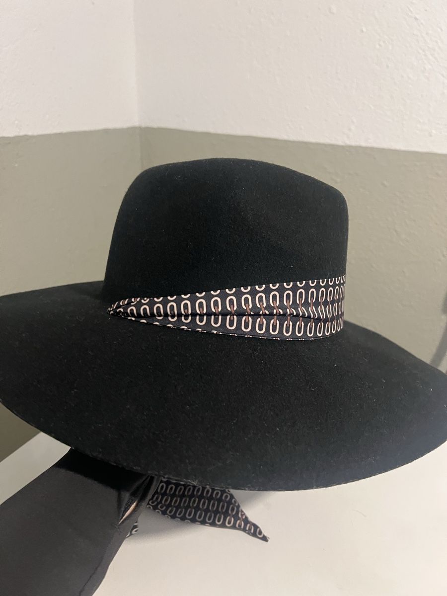 Zara Copricapi, berretti & cappellini: Schicker schwarzer Hut von Zara mit Band – Nuovo (secondo la descrizione) da Zürich venduto da sellingmystuff1 3