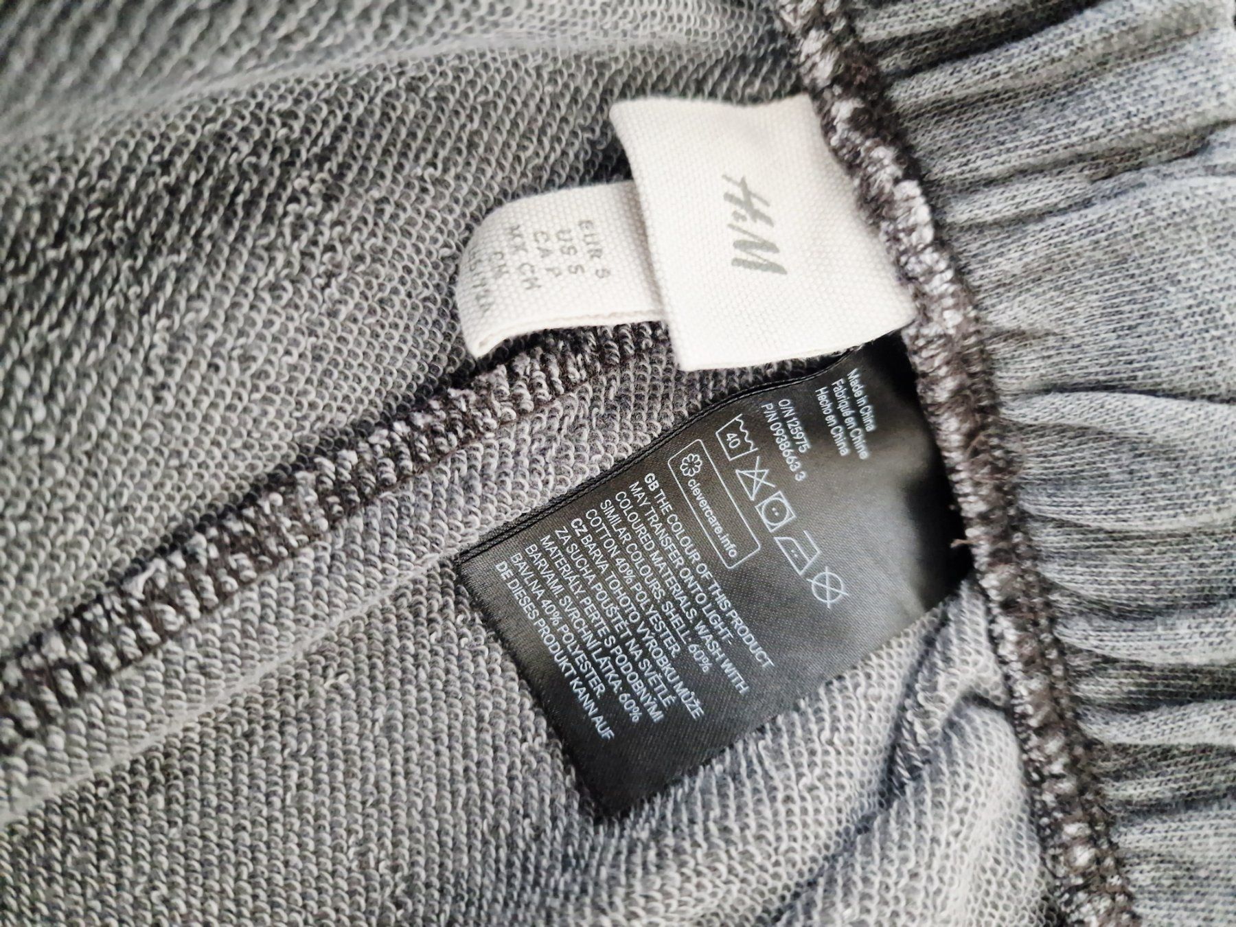 H&M Pantalons: Damen Basic Shorts H&M Gr. S Grau – D'occasion à Hallau par CHACLA 2
