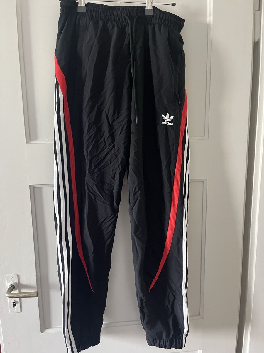 Adidas Pantaloni: Adidas Trainerhose – Usato da Bern venduto da Moorigo