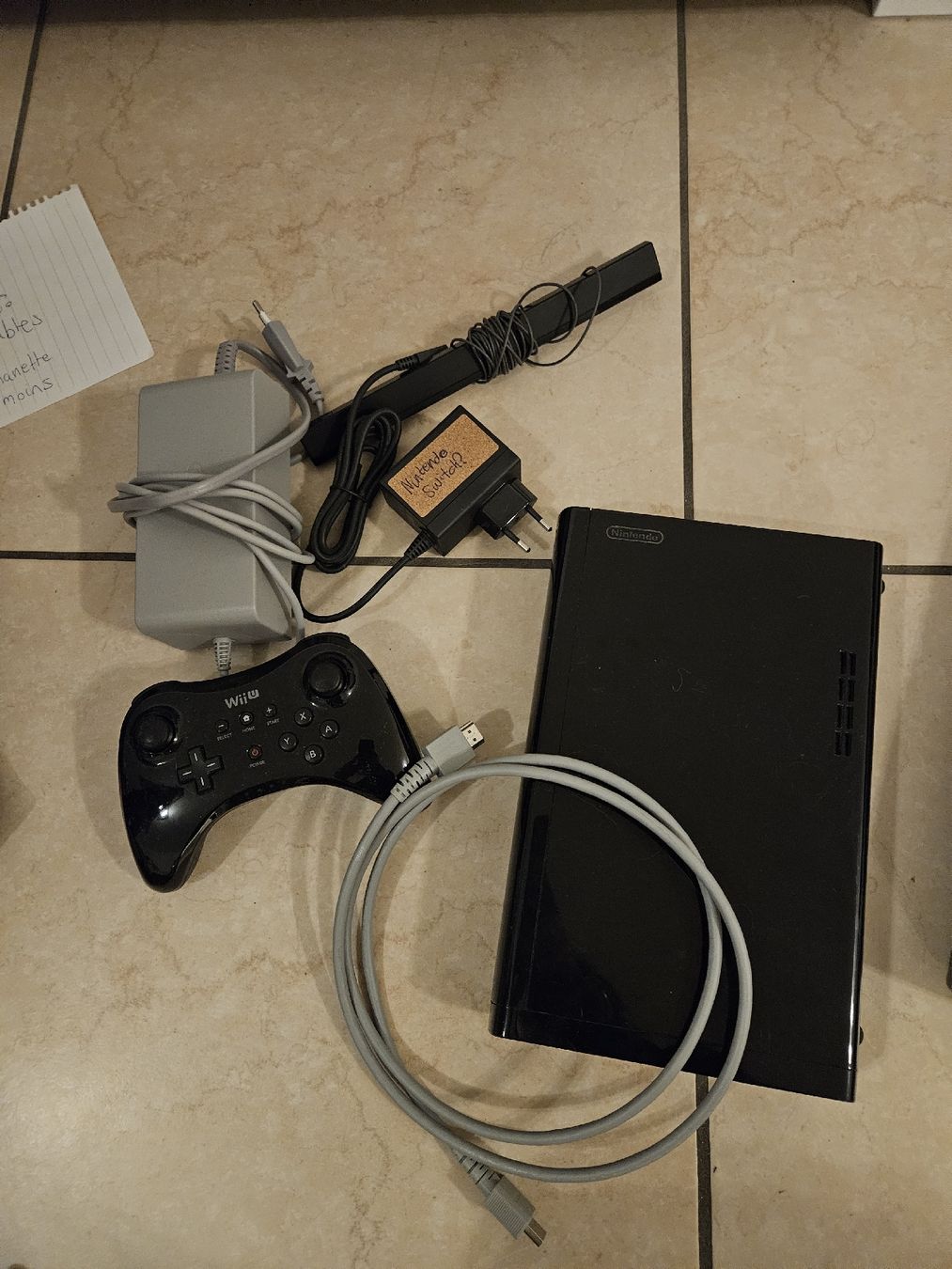 Nintendo Consoles: Console Wii U, manette et câble – Défectueux à St-Légier-La Chiésaz par emi_c86b 1
