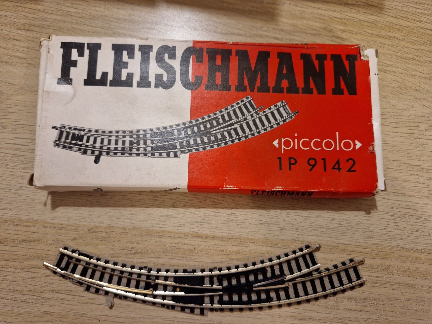 Fleischmann Modelleisenbahnen: Fleischmann N 9142 Weiche (B) – Gebraucht aus St-Aubin-Sauges von tantome