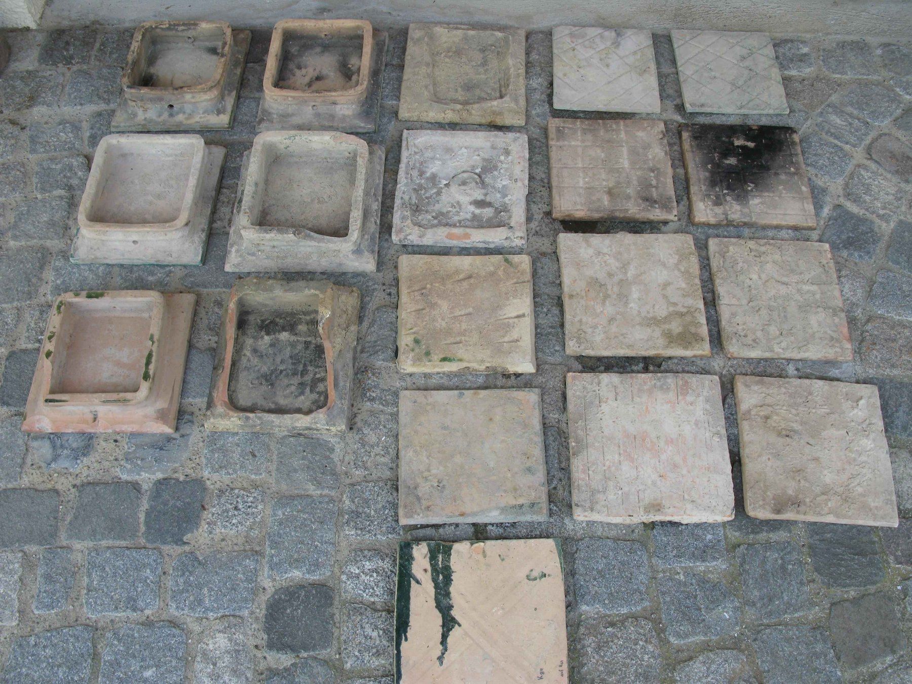 Piatti di portata: Kachelofen-/Keramikplatten antik – Usato da Neftenbach venduto da Cbauma1 5