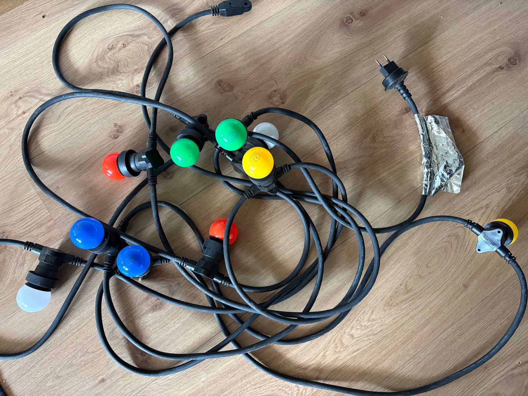 Lichterketten & Leisten: Bunte Lichterkette Draussen – Neu (gemäss Beschreibung) aus Zürich von welle-skitt