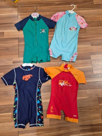 1 Badeanzug UV-Schutz Gr. 86/92 nach Wahl B