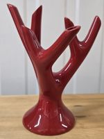 Vase design rouge vif, parfait pour vos fleurs d'hiver!