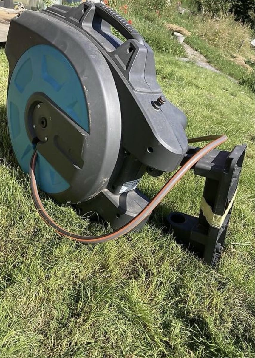 Gardena Tubi & Tubi flessibili: GARDENA Wand-Schlauchbox Roll-UpLift 30m gebraucht – Usato da Laax GR venduto da Snowflake2000 1