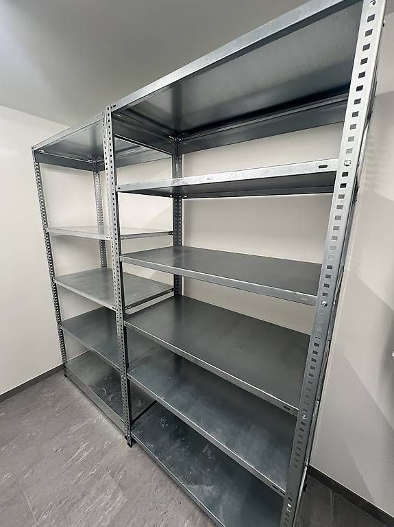 Scaffali: 2 Metallregale – Usato da Wilen b. Wollerau venduto da ickyrus 1