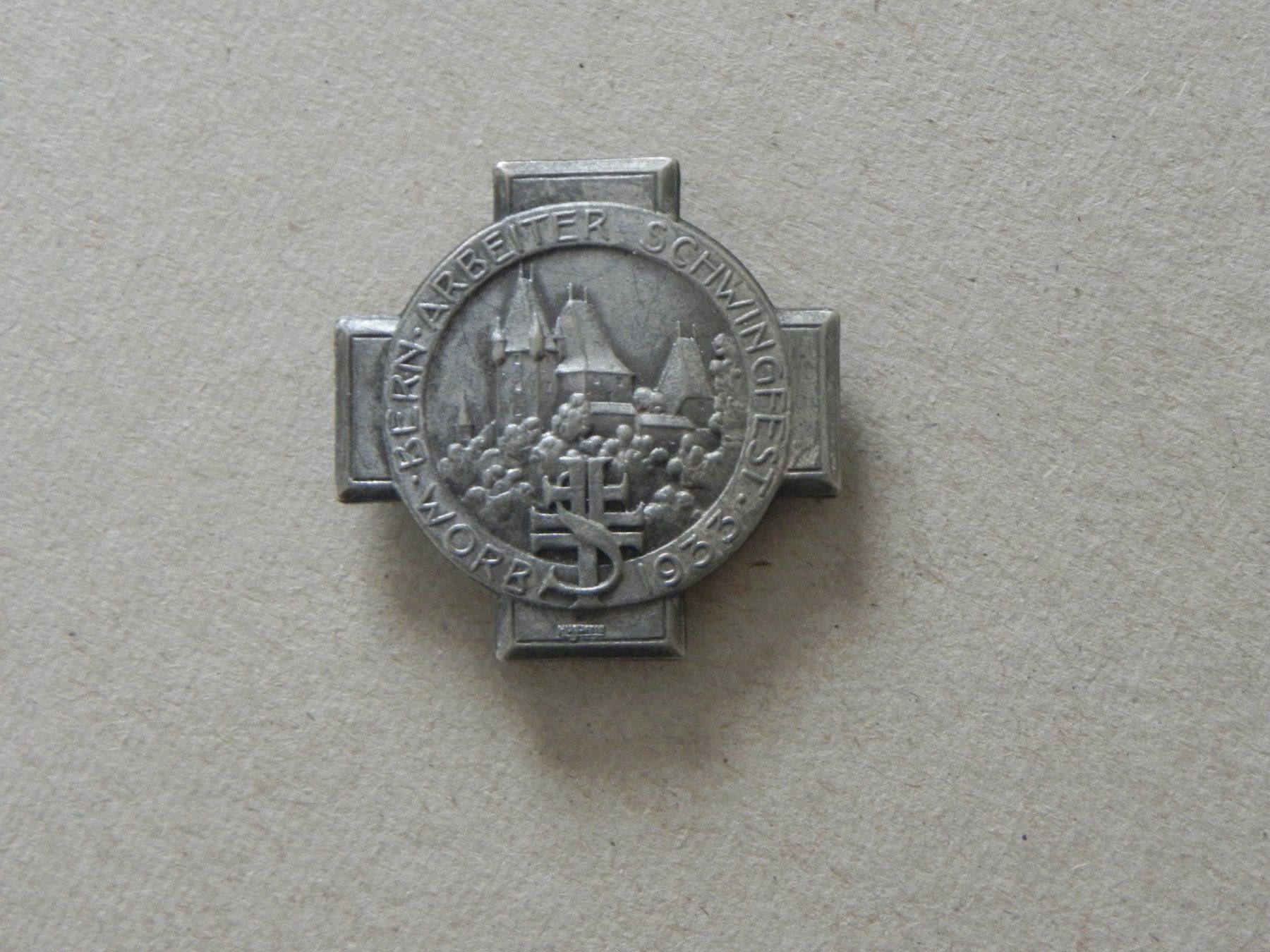 Plaquettes & Badges: Abzeichen Arbeiter Schwingfest Schwingen Worb BE 1933 – D'occasion à Siebnen par krimsie