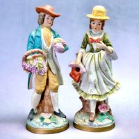 Paire de statuettes porcelaine CAPODIMONTE peint à la main