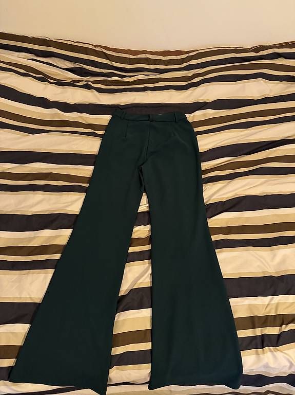 Hosen: Pantalon vert taille S  – Gebraucht aus Genève von dia_w9qp 1