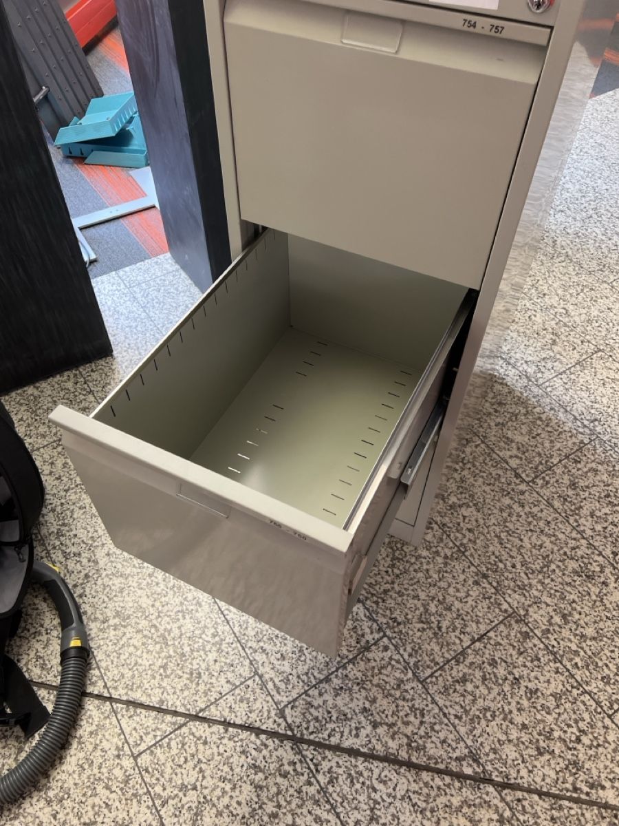 Armadi: Hängeregisterschrank – Usato da Hundwil venduto da panzermech 2