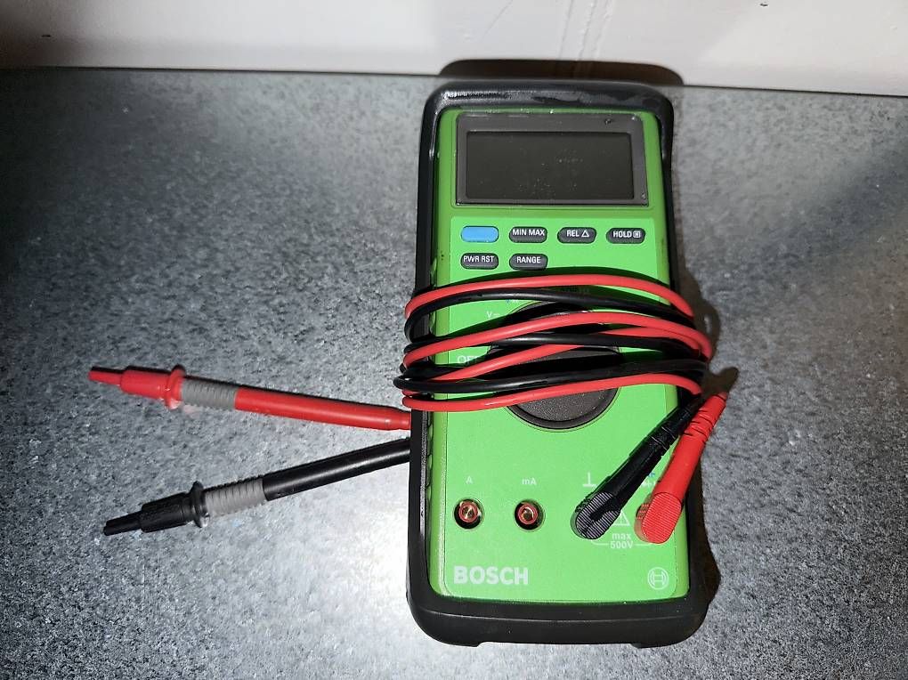 Tutti gli attrezzi: Bosch Professional Spannungsprüfer Voltage tester  – Usato da Thalwil venduto da roo_2ljb