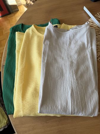 Trois robes neuves taille M/L