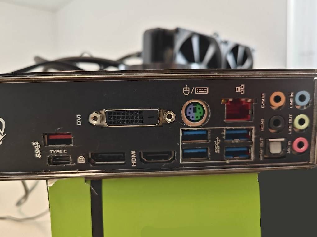 Intel PCs: Motherboard + Prozessor + RAM + AIO Liquid Kühler – D'occasion à Zürich par AstritF 3
